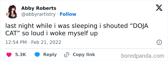 Tweet about the funniest things people have said in their sleep, featuring a user shouting "DOJA CAT" loudly.