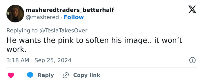 Tweet discussing the reason behind Trump's hair turning pink, referencing insights from a professional stylist.