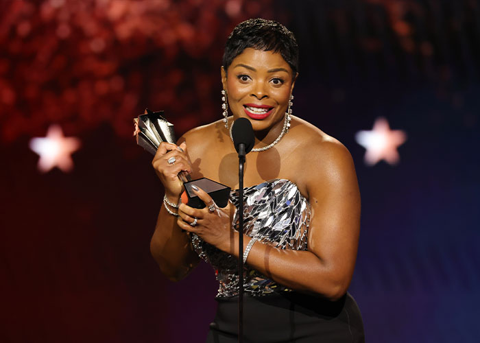 Fans Appalled By The Food At Critics Choice Awards After Star Brutally Calls It Out On Stage Fans Appalled By The Food At Critics Choice Awards After Star Brutally Calls It Out On Stage