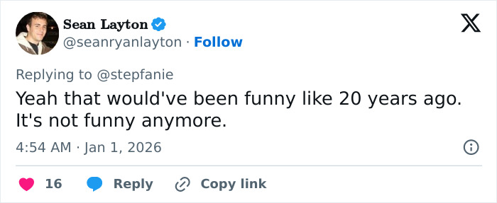 Screenshot of a Twitter reply criticizing Amy Sedaris for a transphobic jab during CNN&rsquo;s New Year&rsquo;s Eve broadcast.