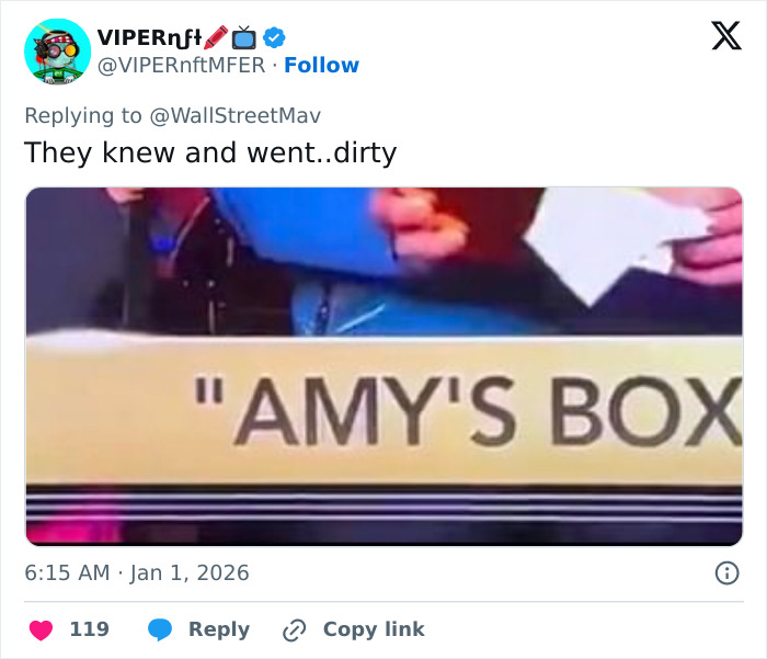 Screenshot of a tweet discussing Amy Sedaris during CNN&rsquo;s New Year's Eve broadcast with a focus on transphobic jab controversy.