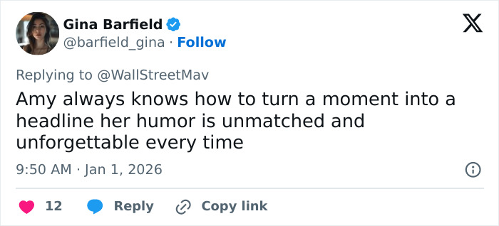 Screenshot of a Twitter reply praising Amy Sedaris' humor after her transphobic jab during CNN New Year's Eve broadcast.