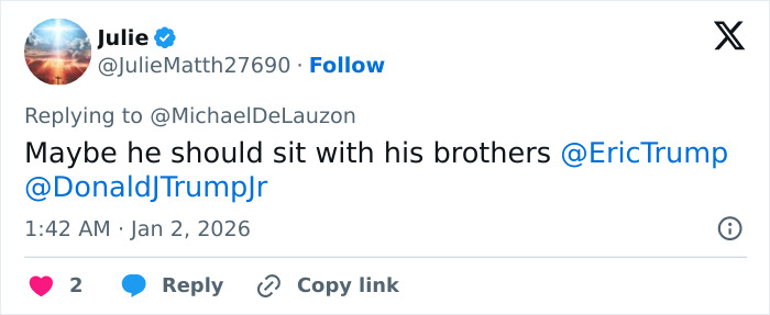 Screenshot of a Twitter reply from Julie mentioning Melania Trump and Mar-a-Lago rule enforcement controversy. Screenshot of a Twitter reply from Julie mentioning Melania Trump and Mar-a-Lago rule enforcement controversy.