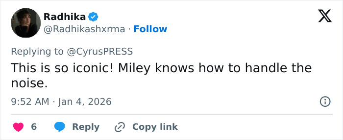 Tweet praising Miley Cyrus for confidently pushing back at photographers during a tense red carpet encounter. Tweet praising Miley Cyrus for confidently pushing back at photographers during a tense red carpet encounter.
