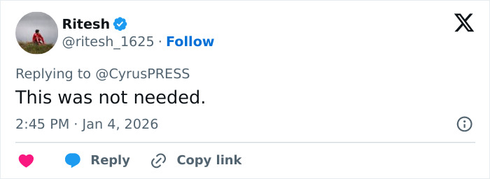 Miley Cyrus pushing back at photographers during a tense red carpet encounter, asserting she is a woman not a dog. Miley Cyrus pushing back at photographers during a tense red carpet encounter, asserting she is a woman not a dog.