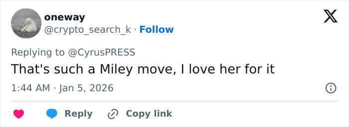 Miley Cyrus confronting photographers during a tense red carpet encounter, pushing back assertively. Miley Cyrus confronting photographers during a tense red carpet encounter, pushing back assertively.