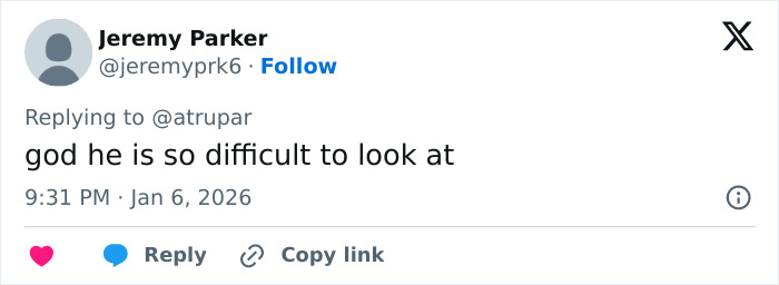 Tweet by Jeremy Parker expressing difficulty looking at a post, highlighting reactions to Trump's hair turning pink. Tweet by Jeremy Parker expressing difficulty looking at a post, highlighting reactions to Trump's hair turning pink.
