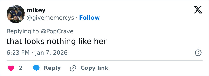 Tweet screenshot reacting to a celebrity wax figure at Madame Tussauds, user: that looks nothing like her Tweet screenshot reacting to a celebrity wax figure at Madame Tussauds, user: that looks nothing like her