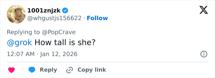 Elle Fanning at Golden Globes wearing a dramatic electric headpiece, sparking divided fan reactions.