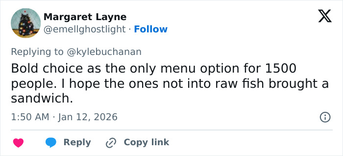 Tweet about the Golden Globes food menu surprising fans with DoorDash availability for event attendees.
