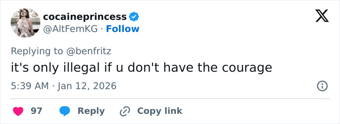 Tweet by user cocaineprincess commenting on alleged arrogance of stars at 2026 Golden Globes amid chaos and smoking despite ban.