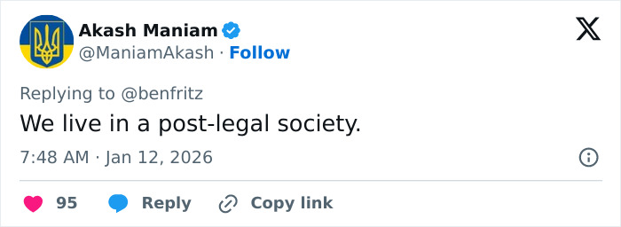 Tweet by Akash Maniam at 7:48 AM Jan 12, 2026, commenting on 2026 Golden Globes chaos with arrogant stars leaving early.