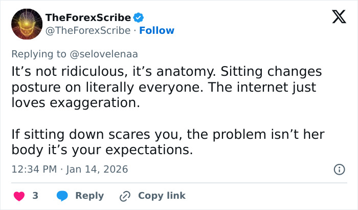 Tweet discussing online debate over Kylie Jenner’s unusual Golden Globes seat photo and varying public reactions. Tweet discussing online debate over Kylie Jenner’s unusual Golden Globes seat photo and varying public reactions.