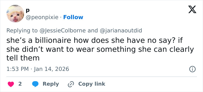 Tweet discussing Selena Gomez plagiarizing Arab influencer&rsquo;s look, questioning her control over outfit choices.