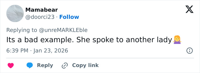 Screenshot of a viral tweet discussing the tense exchange between Victoria Beckham and Nicola Peltz amid their feud.