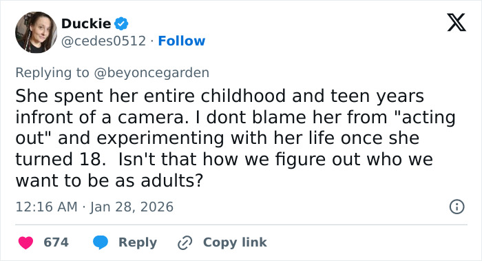 Tweet screenshot showing a user commenting on JoJo Siwa’s massive transformation and public reactions to it. Tweet screenshot showing a user commenting on JoJo Siwa’s massive transformation and public reactions to it.