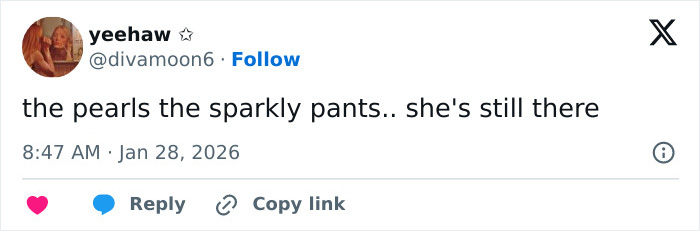 Tweet screenshot featuring a user commenting on JoJo Siwa's massive transformation sparking heated reactions online.