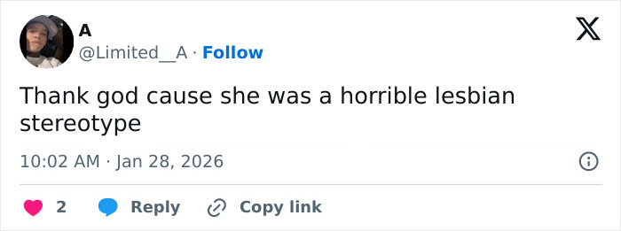 Tweet criticizing a stereotype related to JoJo Siwa's latest confession and massive transformation sparking reactions. Tweet criticizing a stereotype related to JoJo Siwa's latest confession and massive transformation sparking reactions.