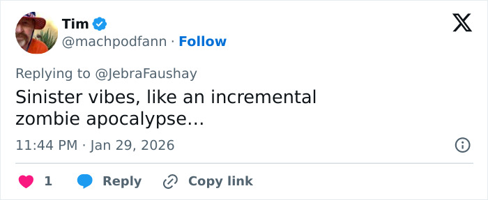 Screenshot of a tweet expressing concern over the extremely skinny look of Ryan Seacrest’s face trending in Hollywood. Screenshot of a tweet expressing concern over the extremely skinny look of Ryan Seacrest’s face trending in Hollywood.