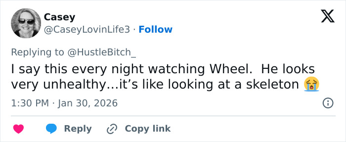 Screenshot of a tweet describing Ryan Seacrest’s extremely skinny face and fans worried about the Hollywood trend. Screenshot of a tweet describing Ryan Seacrest’s extremely skinny face and fans worried about the Hollywood trend.