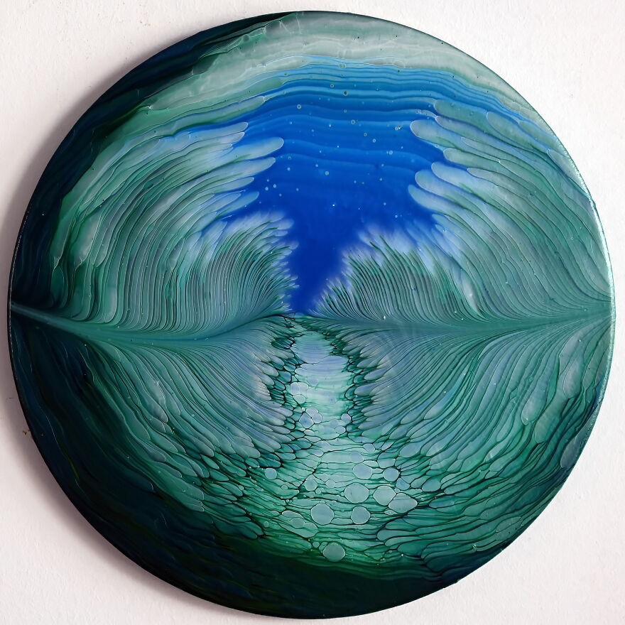 Straight Pour Acrylic Painting With A Wreck | Soft Feathers & Flowing