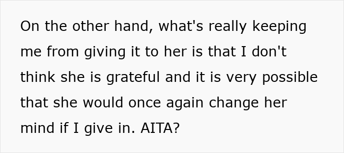 Forum screenshot about a heated blanket dispute, sibling debating giving it to their ungrateful sister or their mom Forum screenshot about a heated blanket dispute, sibling debating giving it to their ungrateful sister or their mom