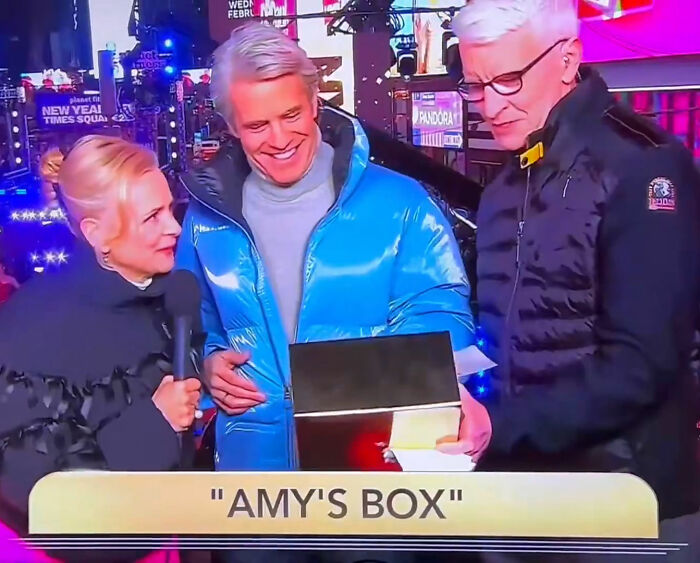 Amy Sedaris on CNN New Year's Eve broadcast with hosts discussing a controversial transphobic jab during the show.