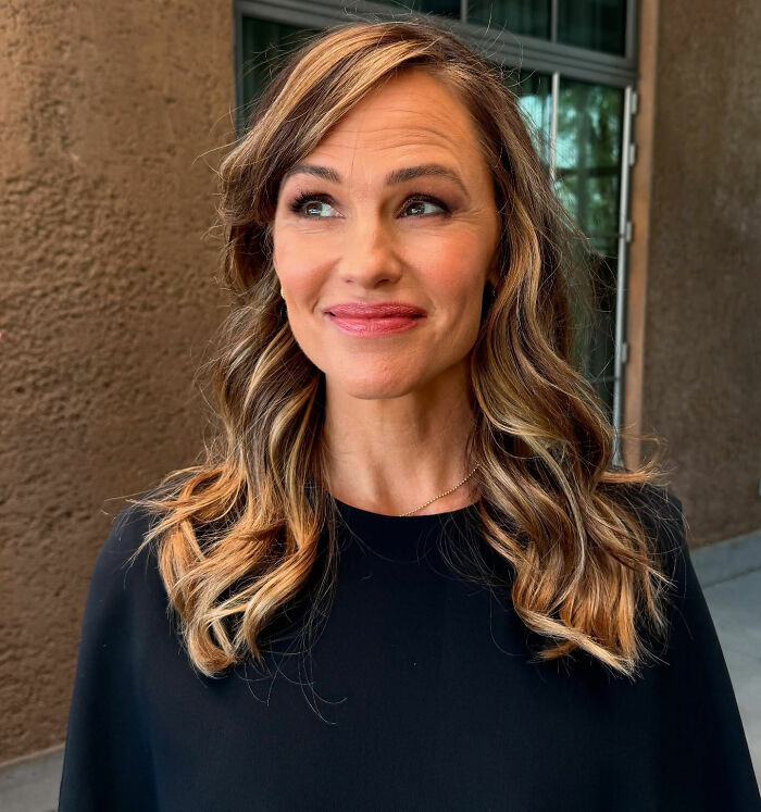 Jennifer Garner outdoors with highlighted hair, wearing a black top, reflecting on trauma bonded divorce with Ben Affleck. Jennifer Garner outdoors with highlighted hair, wearing a black top, reflecting on trauma bonded divorce with Ben Affleck.