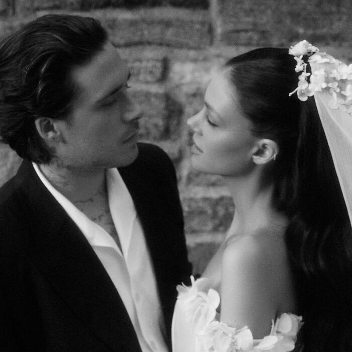Cruz Beckham zomba da alegação de que a mãe do Brooklyn, Victoria, dançou 'inadequadamente' com ele em seu casamento Cruz Beckham zomba da alegação de que a mãe do Brooklyn, Victoria, dançou 'inadequadamente' com ele em seu casamento