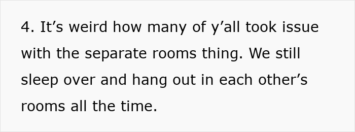 Text image showing a comment about couples sleeping in separate rooms but still spending time together.