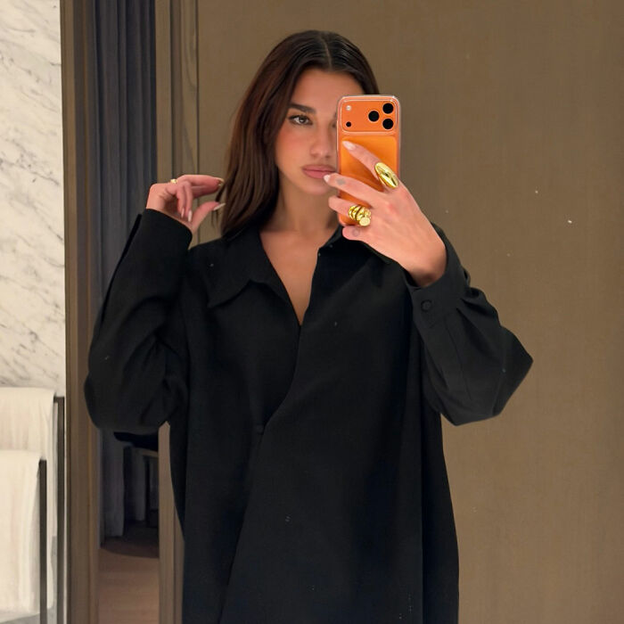 Dua Lipa ficou totalmente chocada depois que fã sul-africana usou filtro em selfie com ela Dua Lipa ficou totalmente chocada depois que fã sul-africana usou filtro em selfie com ela