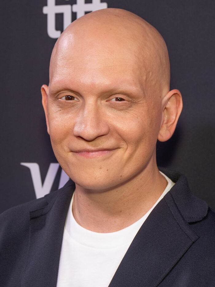 Actor Anthony Carrigan, 43