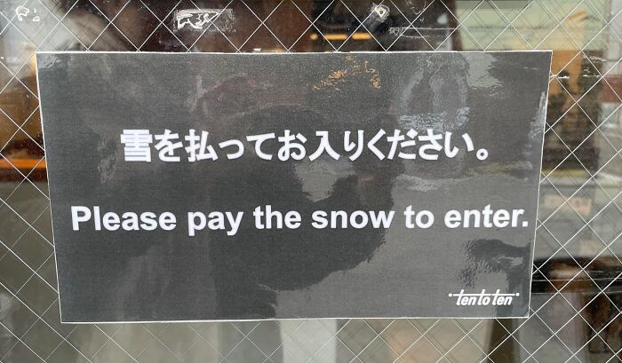 Japanese translation fail sign saying Please pay the snow to enter, a funny example of Japan getting lost in English translation.