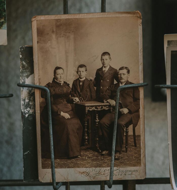 Vintage black and white family portrait photo representing hidden family secrets and stories from the past.