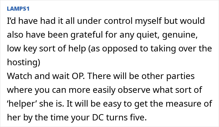Online forum text discussing a guest mom taking control at a birthday party, rearranging food and correcting a child.