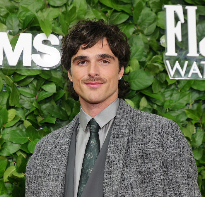Jacob Elordi posing at event, sparking rumors about on-set relationship with Margot Robbie in Wuthering Heights. Jacob Elordi posing at event, sparking rumors about on-set relationship with Margot Robbie in Wuthering Heights.