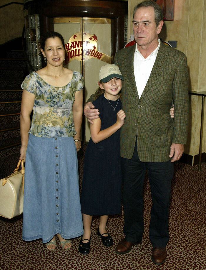 Tommy Lee Jones' Daughter Victoria, 34, Found Deceased In Ritzy San Francisco Hotel Tommy Lee Jones' Daughter Victoria, 34, Found Deceased In Ritzy San Francisco Hotel