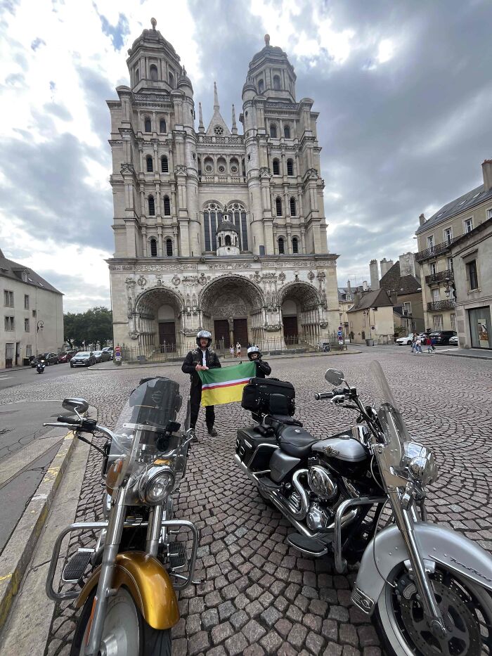 A Family Road Trip, Two Old Harleys, And 8,500 KM Of Hope For A 15-Year-Old With Cancer A Family Road Trip, Two Old Harleys, And 8,500 KM Of Hope For A 15-Year-Old With Cancer