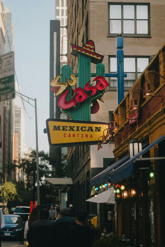 My Favorite Restaurant Became A 20-Person Meeting Thanks To A Loud, Drunk Boss