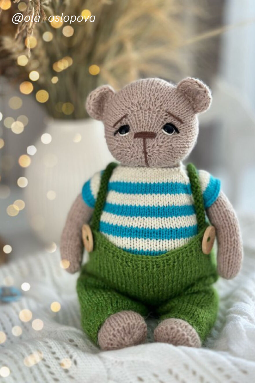 I Knit Teddy Bears Slowly — And Photograph Them Like Little Characters I Knit Teddy Bears Slowly — And Photograph Them Like Little Characters