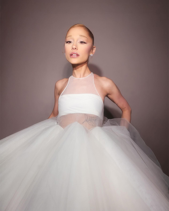âEveryday She Looks Worstâ: a Ășltima foto do set âWickedâ de Ariana Grande alimenta preocupação âEveryday She Looks Worstâ: a Ășltima foto do set âWickedâ de Ariana Grande alimenta preocupação