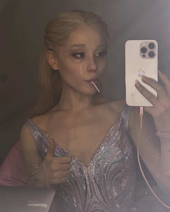 âEveryday She Looks Worstâ: a Ășltima foto do set âWickedâ de Ariana Grande alimenta preocupação âEveryday She Looks Worstâ: a Ășltima foto do set âWickedâ de Ariana Grande alimenta preocupação