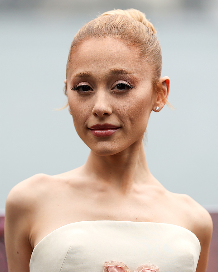 âEveryday She Looks Worstâ: a Ășltima foto do set âWickedâ de Ariana Grande alimenta preocupação âEveryday She Looks Worstâ: a Ășltima foto do set âWickedâ de Ariana Grande alimenta preocupação