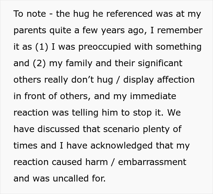 Trecho de texto discutindo o comportamento passado do marido e a reação da esposa, destacando a tensão no relacionamento e a resposta emocional.
