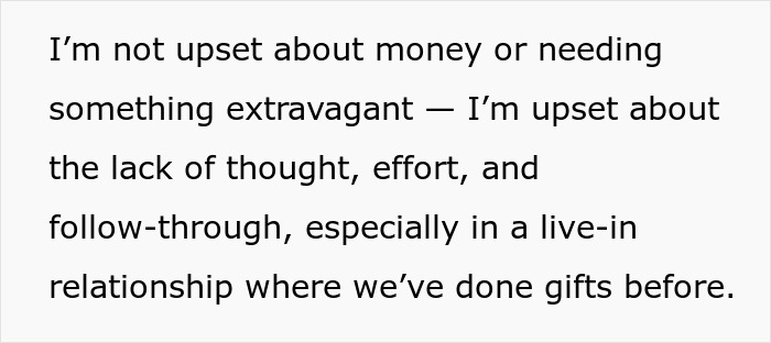 Text highlighting disappointment over lack of effort in buying Christmas presents in a live-in relationship. Text highlighting disappointment over lack of effort in buying Christmas presents in a live-in relationship.