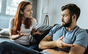 Woman Confused Why BF Didn’t Get Her Anything For Christmas This Year, People Point Out How Much Older He Is