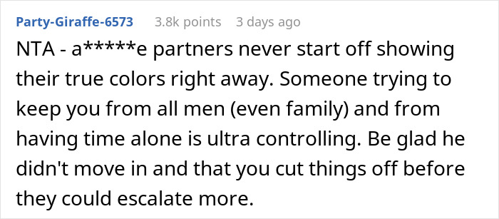 Screenshot of Reddit comment warning NTA and naming controlling behavior as relationship red flags.