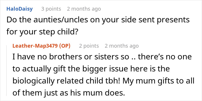 Online discussion about aunties celebrating one kid and mom addressing favoritism in family gift-giving dynamics.