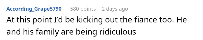 Comment on Reddit post expressing frustration about fianc&eacute;&rsquo;s mom in delivery room, highlighting pregnant woman&rsquo;s compromise dilemma.