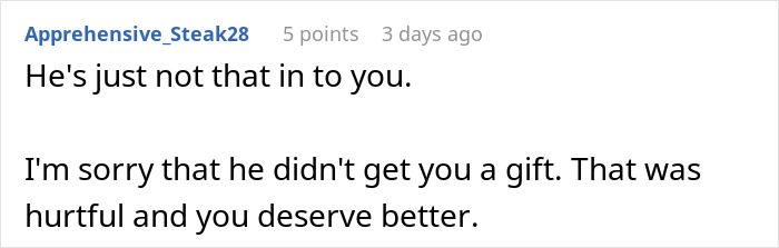 Screenshot of a Reddit comment discussing a man failing to buy his girlfriend Christmas presents and claiming the holiday snuck up on him.